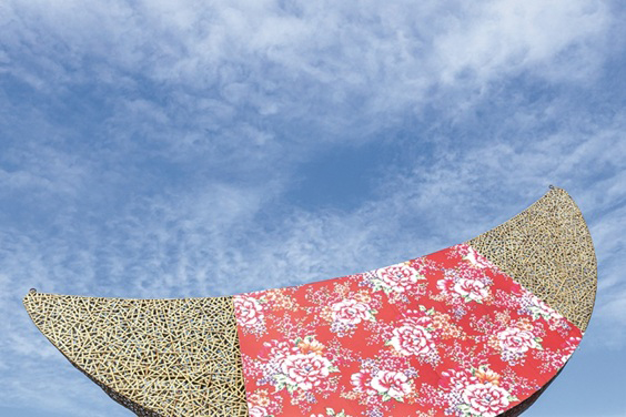 A sculpture by Lu Ping-cheng of a giant divination block at the National Center for Traditional Arts in Taiwan’s Yilan County is created from woven bamboo and Hakka cloth. (Chen Mei-ling)