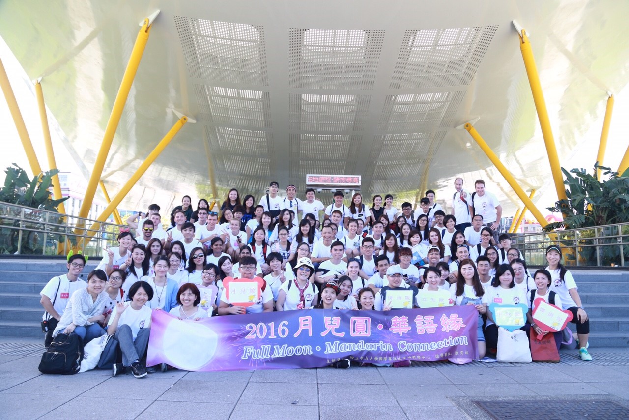 Foreigners learn Mandarin at Mid-Autumn Festival-inspired event