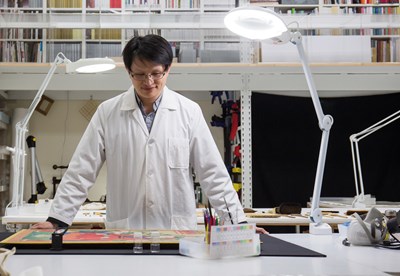 以修復為行動藝術 東方書畫修復師—范定甫 以修復為行動藝術 東方書畫修復師—范定甫圖片 - 新南向政策