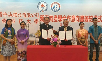 New Southbound Policy。CPC Chairman Tai Chein (fourth left) and CSU President Kung Jui-chang display the memorandum of understanding on New Southbound Policy talent cultivation March 5 in Kaohsiung City, southern Taiwan. (Courtesy of MOEA)