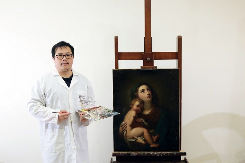 Emergency Care for Ailing Art Oil Painting Conservator ──  Lai Chih HaoPhotos - New Southbound Policy