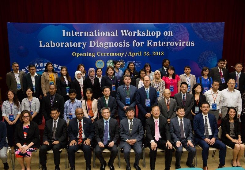 New Southbound Policy。MOHW Minister Chen Shih-chung (front, center), MOFA Deputy Minister Francois Chih-chung Wu (front, fourth right) and AIT Director Kin Moy (front, fourth left) are joined by experts and officials from 14 countries at the opening of the GCTF International Workshop on Laboratory Diagnosis for Enteroviruses April 23 in Taipei City. (Staff photo/Chin Hung-hao)