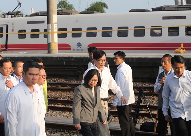 蔡総統 特急プユマ号脱線の事故現場を視察 Taiwan Today