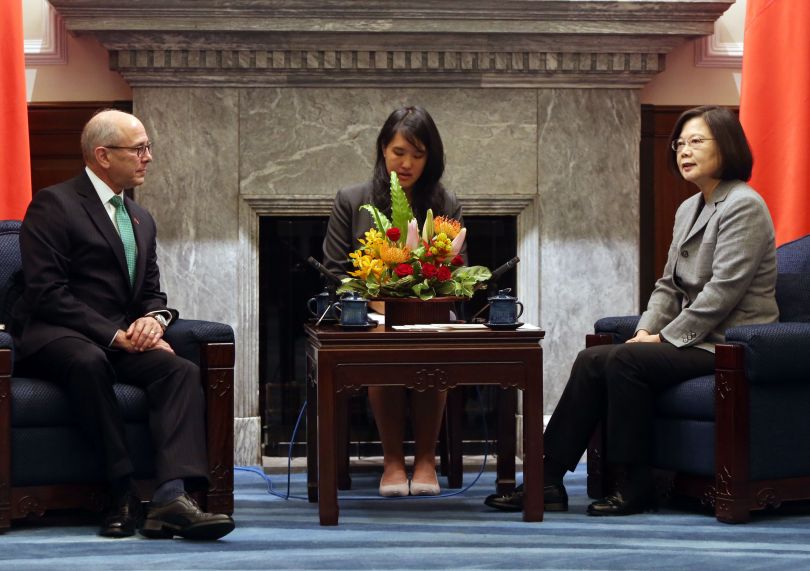 New Southbound Policy。President Tsai Ing-wen (right) discusses the role of the NSP in building a more free, open and prosperous Indo-Pacific with NBR’s Dr. Charles W. Boustany Jr. at the Office of the President Oct. 30 in Taipei City. (CNA)