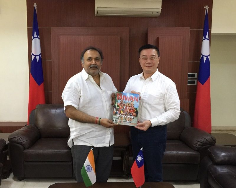 「印度電影聯盟」秘書長Mr. Ravi Kottarakara 拜會駐清奈辦事處李朝成處長 「印度電影聯盟」秘書長Mr. Ravi Kottarakara 拜會駐清奈辦事處李朝成處長圖片 - 新南向政策