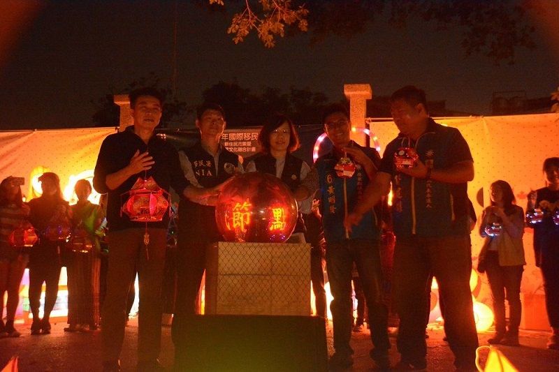 107年國際移民節-點亮「新」燈•漾新情 異國燈籠體驗DIY,讓多元文化融合的燈在心中亮起 107年國際移民節-點亮「新」燈•漾新情 異國燈籠體驗DIY,讓多元文化融合的燈在心中亮起圖片 - 新南向政策