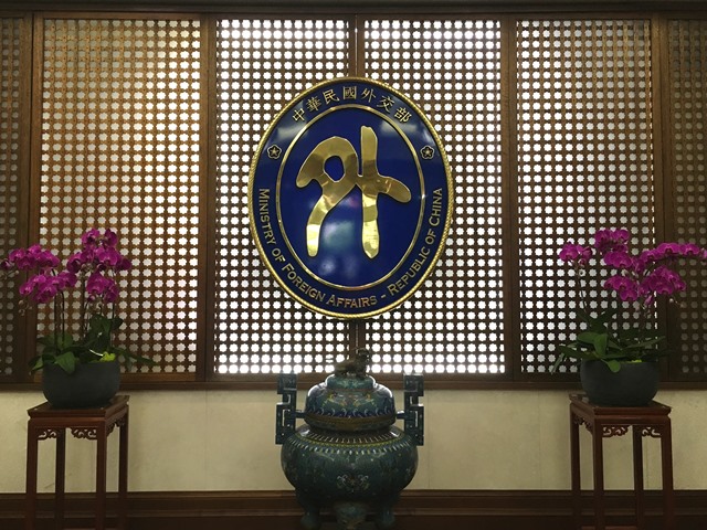 外交部誠摯感謝44名國際著名學者聯名發表「致臺灣人民公開信」,力挺蔡總統對抗中國威脅、捍衛民主制度 外交部誠摯感謝44名國際著名學者聯名發表「致臺灣人民公開信」,力挺蔡總統對抗中國威脅、捍衛民主制度圖片 - 新南向政策