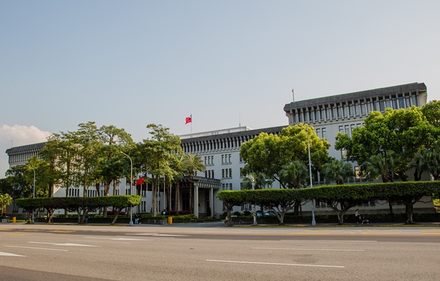 中華民國政府嚴正關切菲律賓政府強行將涉及電信詐騙案之我國人遣送中國 中華民國政府嚴正關切菲律賓政府強行將涉及電信詐騙案之我國人遣送中國圖片 - 新南向政策