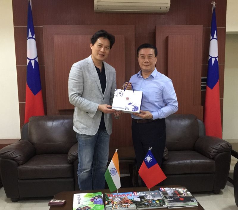 國立清華大學全球長嚴大任教授率團拜會駐清奈辦事處李朝成處長 國立清華大學全球長嚴大任教授率團拜會駐清奈辦事處李朝成處長圖片 - 新南向政策