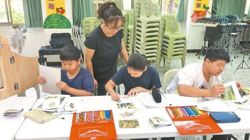 國小師生自製繪本 義賣所得捐助尼泊爾小學 國小師生自製繪本 義賣所得捐助尼泊爾小學圖片 - 新南向政策