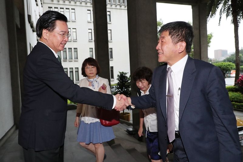 外交部及衛福部首度聯合召開記者會,展現臺灣爭取參加「世界衛生大會」的決心 外交部及衛福部首度聯合召開記者會,展現臺灣爭取參加「世界衛生大會」的決心圖片 - 新南向政策
