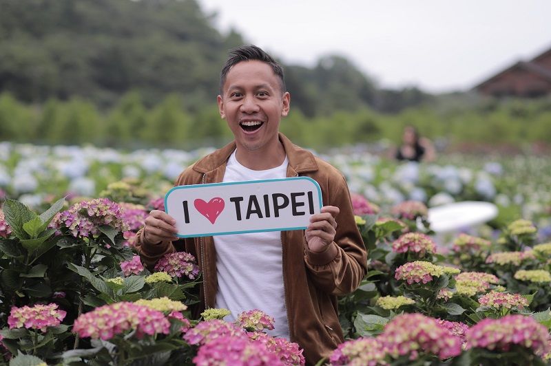 國際知名歌手Mikey Bustos再度披掛上陣 號召菲律賓鄉親重遊臺北 新曲RAP混搭臺式戲曲古調 唱出臺北巷內美食新視角 國際知名歌手Mikey Bustos再度披掛上陣 號召菲律賓鄉親重遊臺北 新曲RAP混搭臺式戲曲古調 唱出臺北巷內美食新視角圖片 - 新南向政策