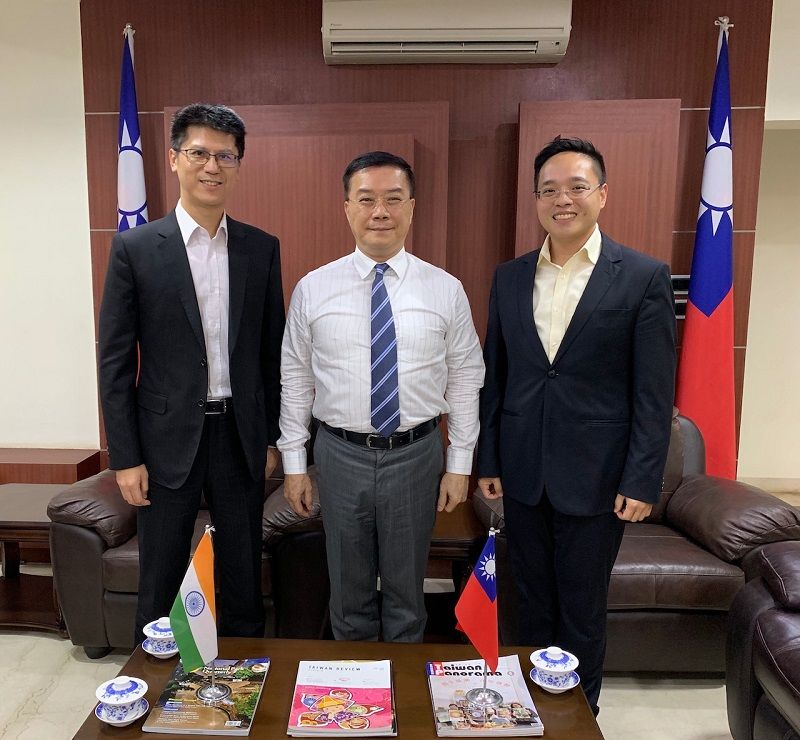 新任中國信託商業銀行清奈分行江明群經理及黃聖棋經理拜會李朝成處長 新任中國信託商業銀行清奈分行江明群經理及黃聖棋經理拜會李朝成處長圖片 - 新南向政策