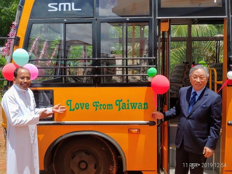 Taiwan funds new school bus at Catholic school in AP Taiwan funds new school bus at Catholic school in AP Photos - New Southbound Policy