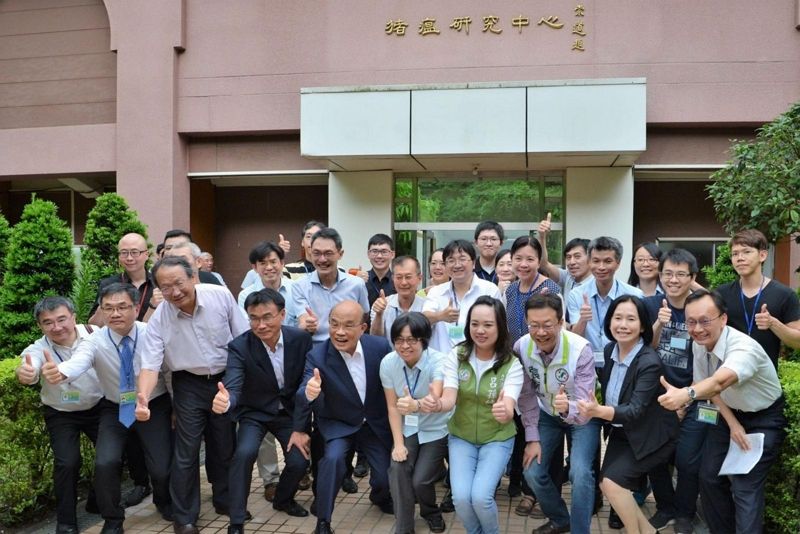 23年撲滅口蹄疫重大突破!行政院長蘇貞昌視察拔針進展 期許臺灣申辦口蹄疫非疫區成功 23年撲滅口蹄疫重大突破!行政院長蘇貞昌視察拔針進展 期許臺灣申辦口蹄疫非疫區成功圖片 - 新南向政策