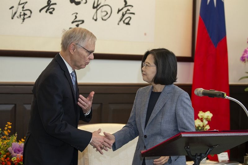 接見卜睿哲博士 總統感謝美國國會跨黨派支持「臺北法案」 並對APEC峰會取消表達遺憾及臺灣持續參與國際的決心 接見卜睿哲博士 總統感謝美國國會跨黨派支持「臺北法案」 並對APEC峰會取消表達遺憾及臺灣持續參與國際的決心圖片 - 新南向政策