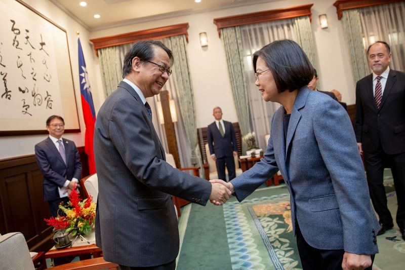 President Tsai meets Hiroyasu Izumi, new Chief Representative of Japan-Taiwan Exchange Association Taipei Office President Tsai meets Hiroyasu Izumi, new Chief Representative of Japan-Taiwan Exchange Association Taipei Office Photos - New Southbound Policy