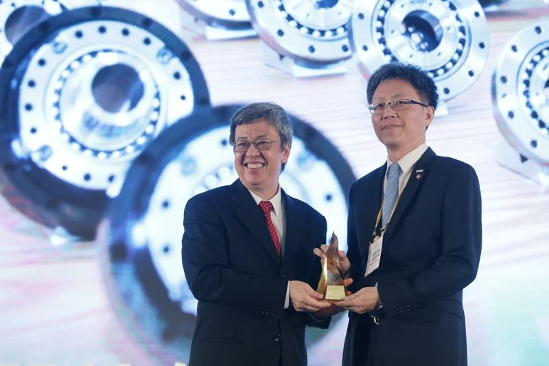 出席台灣精品獎頒獎典禮 副總統:持續與產業界攜手合作開創新局,讓臺灣產業在國際大放異彩 出席台灣精品獎頒獎典禮 副總統:持續與產業界攜手合作開創新局,讓臺灣產業在國際大放異彩圖片 - 新南向政策