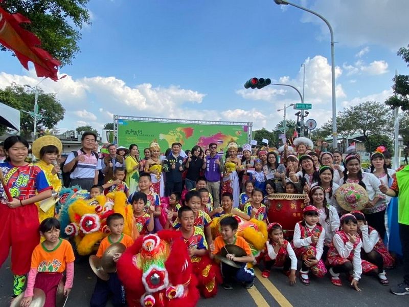 國際移民節屏東封街慶祝,超過20個國家新住民參加 國際移民節屏東封街慶祝,超過20個國家新住民參加圖片 - 新南向政策