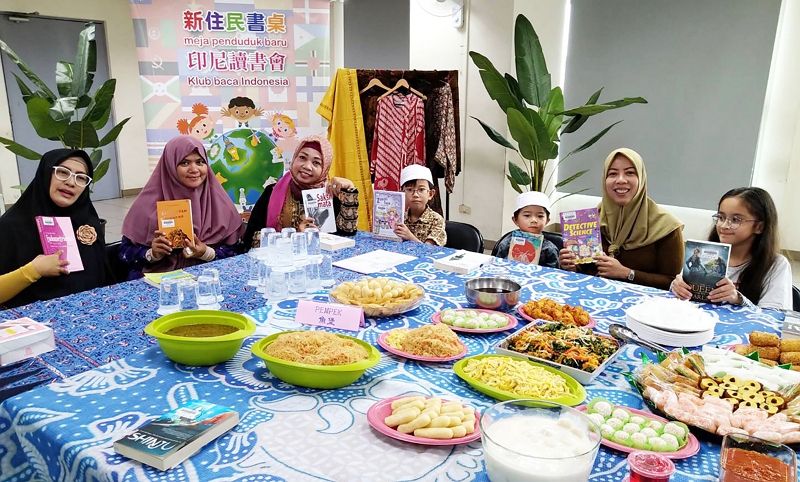 一人一道菜,「穆斯林」共讀好書、吃家鄉菜 歡度國際移民日,感受家的溫暖 一人一道菜,「穆斯林」共讀好書、吃家鄉菜 歡度國際移民日,感受家的溫暖圖片 - 新南向政策