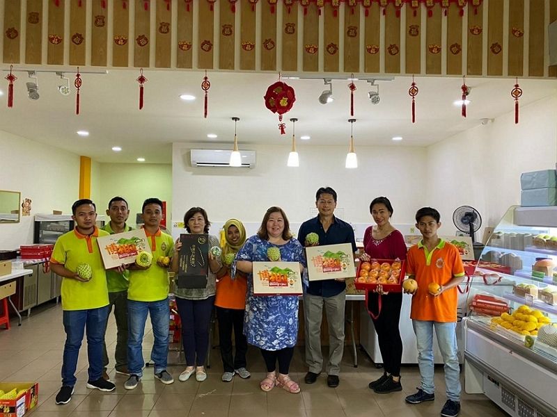 駐汶萊代表處積極推動臺灣高端水果前進汶萊,與汶萊主流社會與華社分享臺灣科技農業成果 駐汶萊代表處積極推動臺灣高端水果前進汶萊,與汶萊主流社會與華社分享臺灣科技農業成果圖片 - 新南向政策