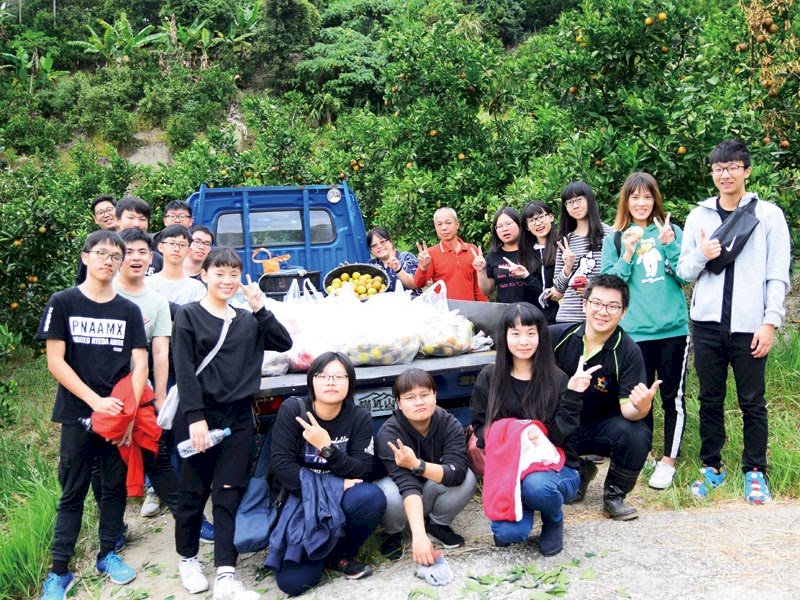 大一經濟學上市場賣水果 師獲教學補助再送南向研習 大一經濟學上市場賣水果 師獲教學補助再送南向研習圖片 - 新南向政策