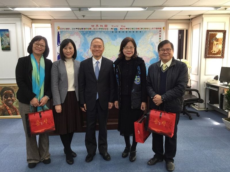緬甸僑校校長拜會僑委會 吳新興肯定教學成果 緬甸僑校校長拜會僑委會 吳新興肯定教學成果圖片 - 新南向政策