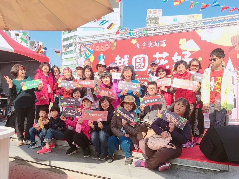 體驗穿越南國服、吃越南菜! 中市東協文化交流市集人潮踴躍 體驗穿越南國服、吃越南菜! 中市東協文化交流市集人潮踴躍圖片 - 新南向政策