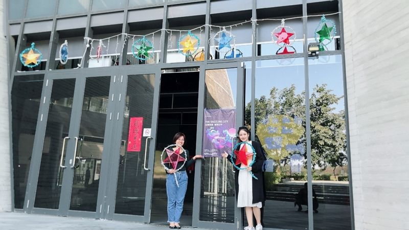 勞工局佈置越南燈籠 讓移工異鄉感受年節氣氛 勞工局佈置越南燈籠 讓移工異鄉感受年節氣氛圖片 - 新南向政策