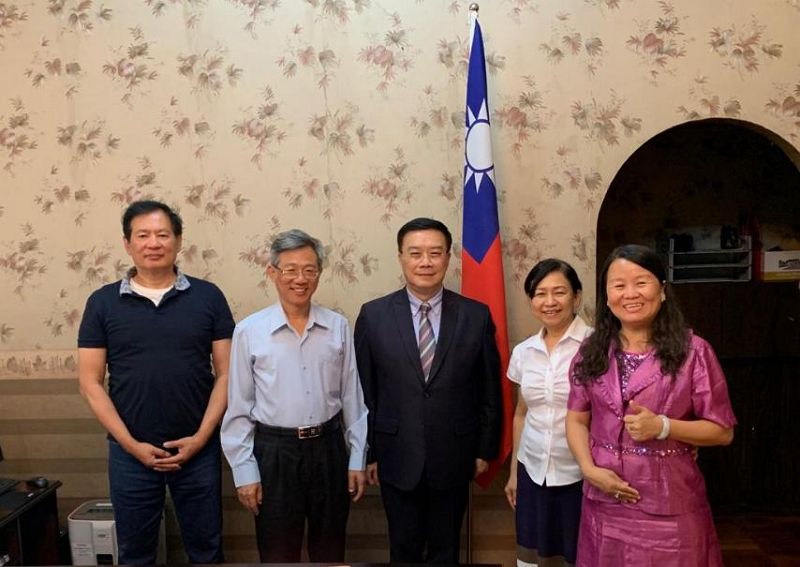緬甸慈濟幹部林治民及台灣花蓮慈濟醫院陳寶珠醫師拜會李代表朝成 緬甸慈濟幹部林治民及台灣花蓮慈濟醫院陳寶珠醫師拜會李代表朝成圖片 - 新南向政策