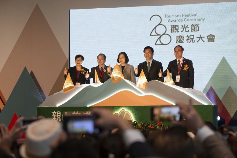 觀光業面臨武漢肺炎疫情挑戰 總統:救急要快速、紓困要及時、振興一定要做到位 觀光業面臨武漢肺炎疫情挑戰 總統:救急要快速、紓困要及時、振興一定要做到位圖片 - 新南向政策