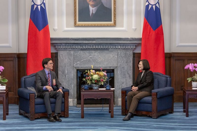 接見資訊月傑出資訊人才得獎者 總統盼善用科技來因應武漢肺炎疫情 接見資訊月傑出資訊人才得獎者 總統盼善用科技來因應武漢肺炎疫情圖片 - 新南向政策