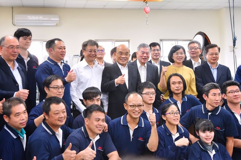 60組口罩設備新機組投入 蘇揆:患難見真情 化危機為轉機 60組口罩設備新機組投入 蘇揆:患難見真情 化危機為轉機圖片 - 新南向政策