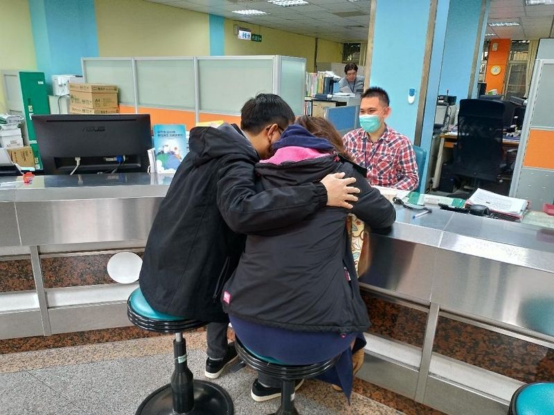 東區戶政助跨國婚姻登記 竹市男子結婚生子雙喜臨門! 東區戶政助跨國婚姻登記 竹市男子結婚生子雙喜臨門!圖片 - 新南向政策