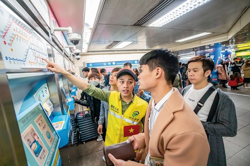 樂在客鄉服務 東南亞志工群在台灣 樂在客鄉服務 東南亞志工群在台灣圖片 - 新南向政策