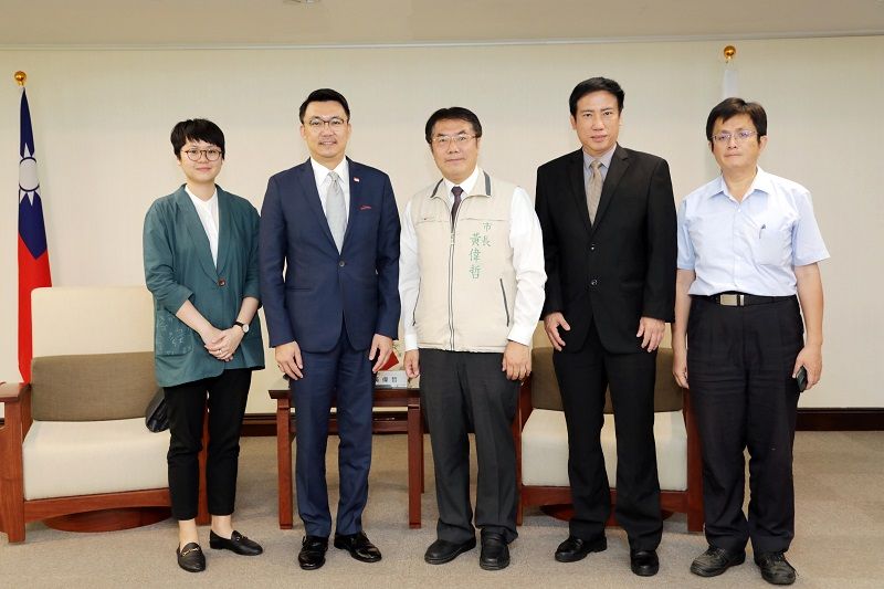 新加坡代表葉偉傑拜會市長黃偉哲 雙「偉」展望未來合作 新加坡代表葉偉傑拜會市長黃偉哲 雙「偉」展望未來合作圖片 - 新南向政策