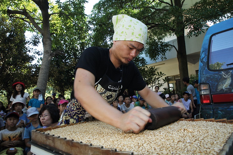 Lua Ing-hua: A Vernacular-Speaking Rice-Popper - New Southbound Policy ...