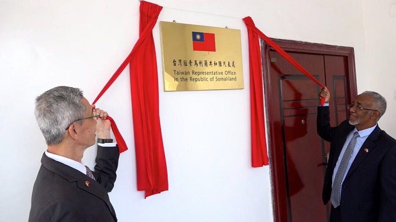 New Southbound Policy。Dalam pidato sambutannya, Menlu Joseph Wu mengatakan sejak tahun 2009 Taiwan dan Somaliland telah menjalin hubungan kerja sama di bidang medis dan kesehatan, pendidikan, serta keamanan maritim. Setelah Kantor Perwakilan Taiwan resmi beroperasi, hubungan kerja sama antara kedua negara akan semakin erat dan luas. (Foto oleh MOFA)