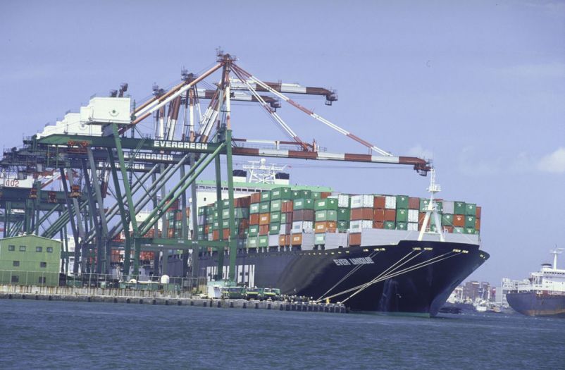 New Southbound Policy。Bộ Kinh tế cho biết kim ngạch xuất khẩu từ tháng 1 đến tháng 11 năm 2020 của Đài Loan sang Trung Quốc đại lục (bao gồm cả Hồng Kông) đạt 136,74 tỷ USD, chiếm tỷ trọng 43,8% tổng kim ngạch xuất khẩu của Đài Loan (Ảnh: Bộ Ngoại giao)