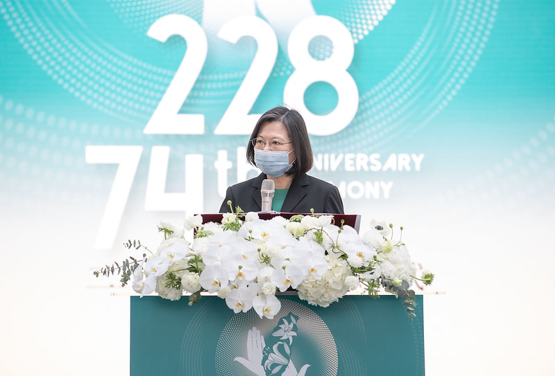 New Southbound Policy。President Tsai Ing-wen pledges to continue advancing transitional justice during an event in southern Taiwan’s Kaohsiung City commemorating the 74th anniversary of the February 28 Incident. (Courtesy of Presidential Office)