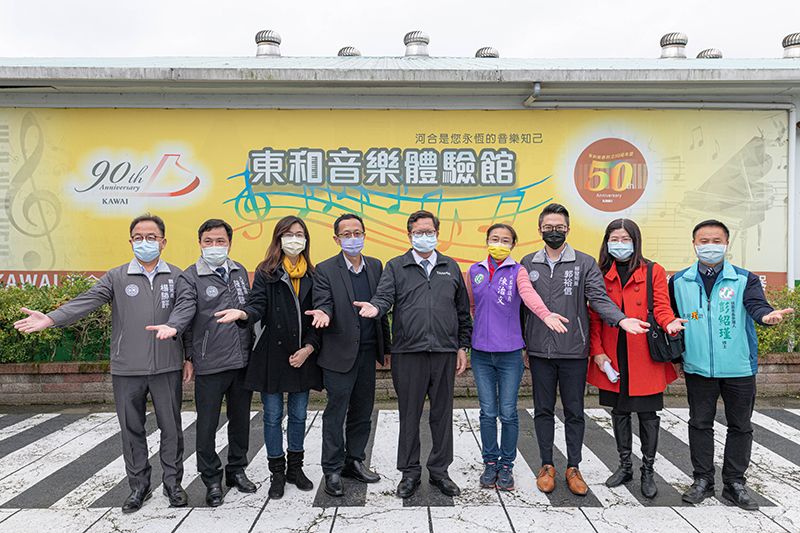 鄭市長訪視東和音樂體驗館,歡迎遊客參訪全台唯一環保音樂觀光工廠 鄭市長訪視東和音樂體驗館,歡迎遊客參訪全台唯一環保音樂觀光工廠圖片 - 新南向政策