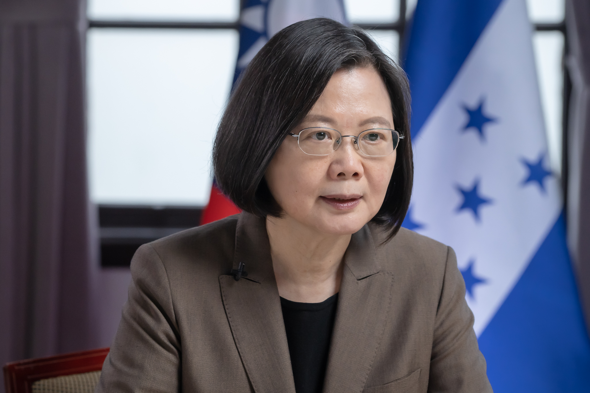 New Southbound Policy。President Tsai Ing-wen delivers a message celebrating 80 years of diplomatic ties with Honduras via video from the Presidential Office in Taipei City April 9. (Courtesy of PO)