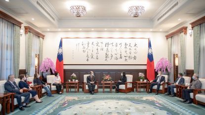 as 毒電波 19 Gwyn Rees