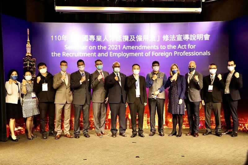 The NDC holds a seminar on the amended Foreign Professionals Act, to promote widespread awareness of the latest talent recruitment regulationsPhotos - New Southbound Policy