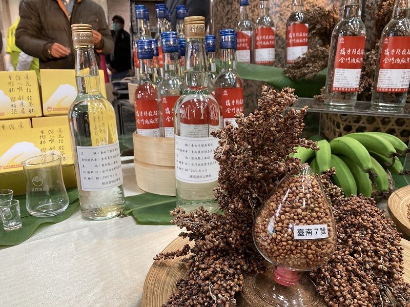 金門酒廠が台湾本島の生産者と契約、国産コーリャン自給率引き上げへ