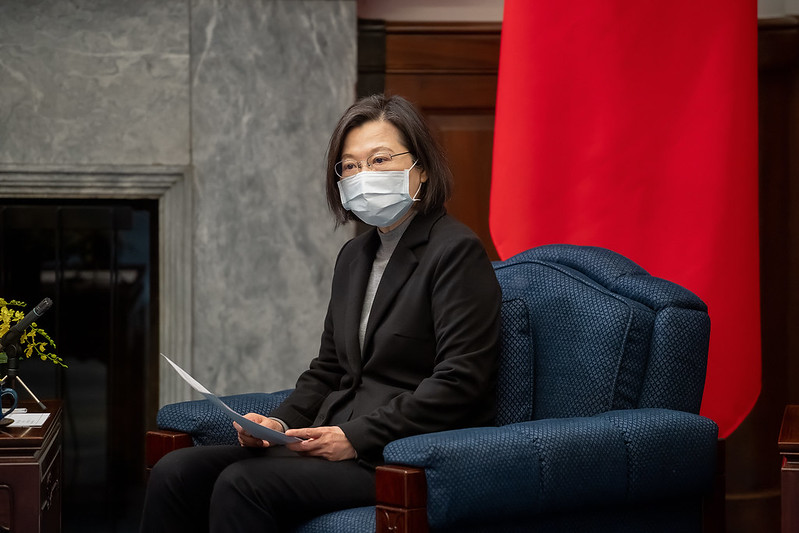 New Southbound Policy。Di tengah pandemi yang masih berlangsung, perkembangan industri bioteknologi semakin menjadi sorotan. Industri bioteknologi Taiwan juga semakin memiliki posisi dan dikenal secara internasional. Selain penelitian, pengembangan dan produksi massal vaksin Covid-19 Medigen (vaksin Covid-19 buatan Taiwan), baru-baru ini tim ilmuwan Academia Sinica juga berhasil menjadi yang pertama di dunia untuk mengembangkan vaksin mRNA generasi kedua untuk virus Covid-19 Omicron. (Foto oleh Kantor Istana Kepresidenan)