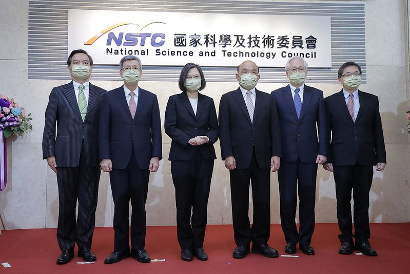 New Southbound Policy。Pembentukan NSTC adalah sebuah permulaan. Presiden Tsai menyampaikan semua pihak masih harus terus bekerja keras, meraih kesempatan dalam arah penelitian dan isu-isu global, dan terus berinovasi agar Taiwan dapat menghadapi berbagai tantangan.  (National Science and Technology Council)