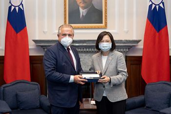 接見德國國會友臺小組訪團　總統期盼民主國家更加團結合作　共同捍衛民主自由價值的堅定防線　實現正義、和平及生態永續等重要價值 - 圖片