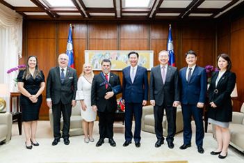 巴拉圭衛福部長波爾巴拜會外交部長吳釗燮，重申支持臺灣參與「世界衛生組織」的堅定立場 - 圖片