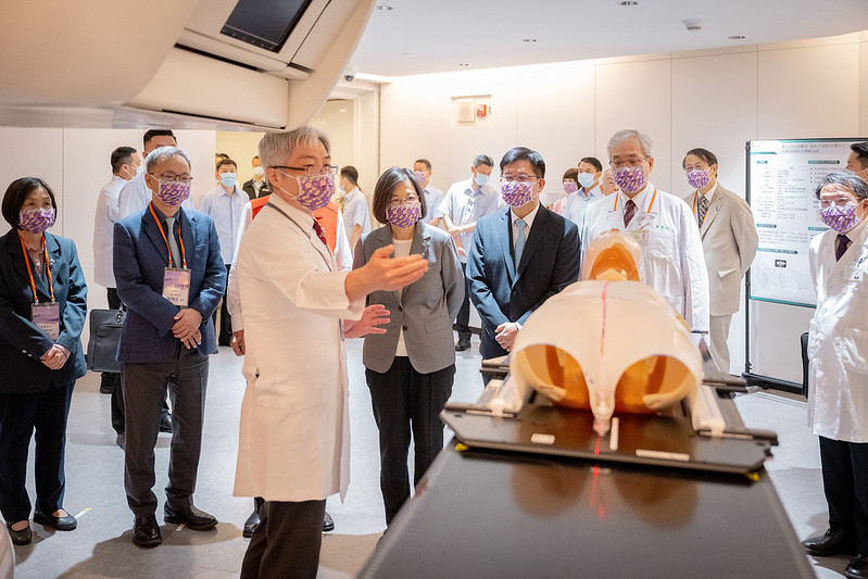 世界14か所目の重粒子線がん治療センターが台北に、日本からシステム一式を輸入 Taiwan Today